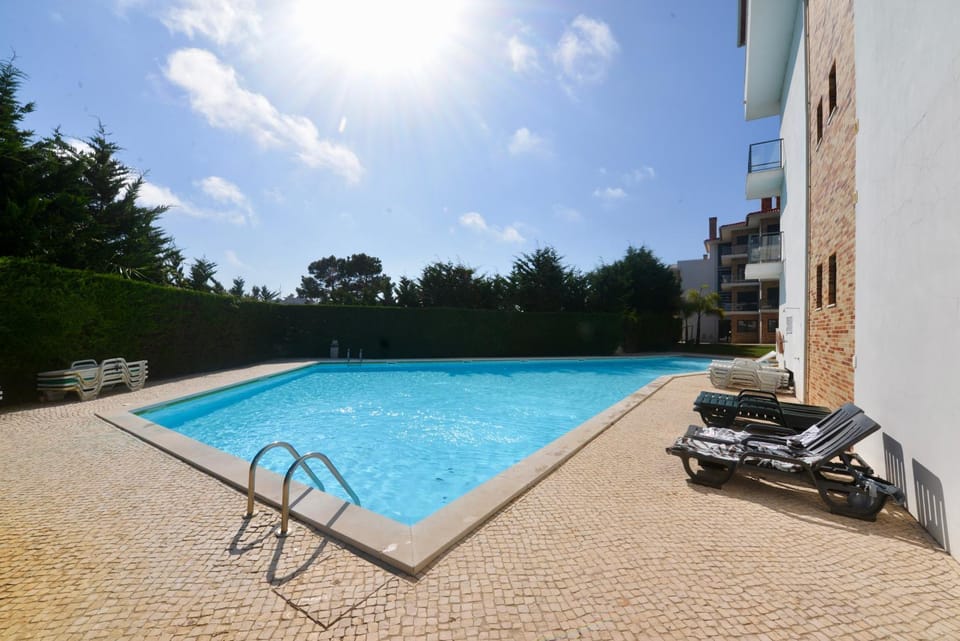 Pebble - 1 bedroom apartment sleeps 5 with pool & tennis court Apartment in Portugal