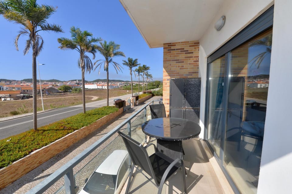 Pebble - 1 bedroom apartment sleeps 5 with pool & tennis court Apartment in Portugal