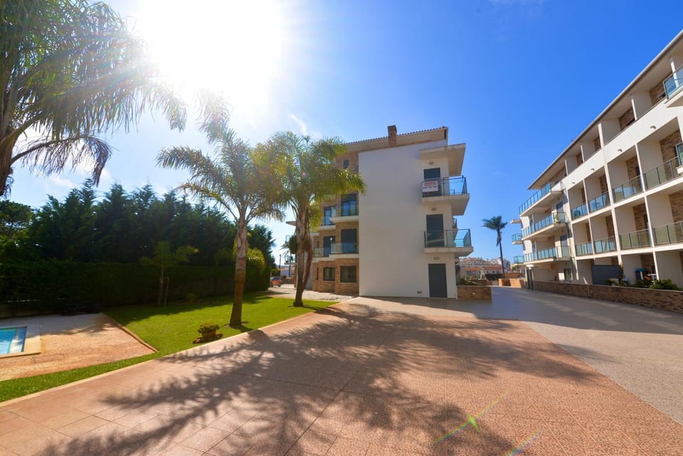 Pebble - 1 bedroom apartment sleeps 5 with pool & tennis court Apartment in Portugal