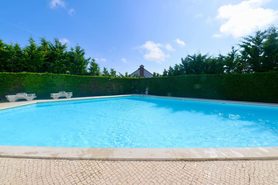 Pebble - 1 bedroom apartment sleeps 5 with pool & tennis court Apartment in Portugal