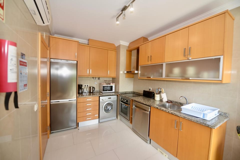 Pebble - 1 bedroom apartment sleeps 5 with pool & tennis court Apartment in Portugal