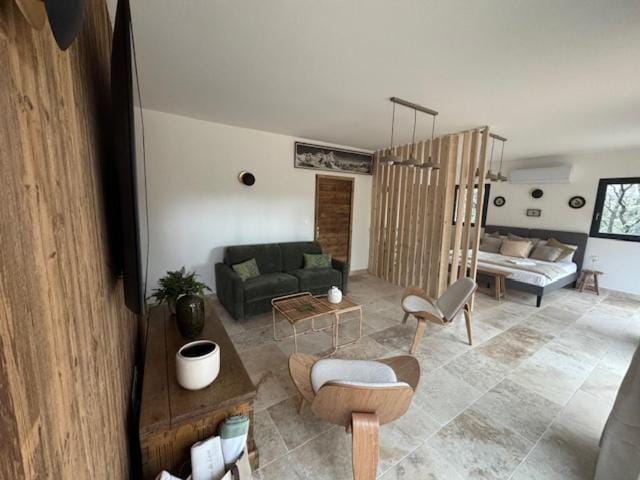 Photo of the whole room