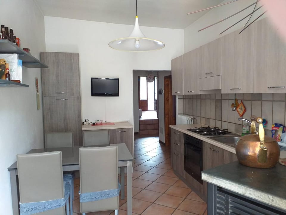 Kitchen or kitchenette, Dining area, dishwasher, pet friendly, stove