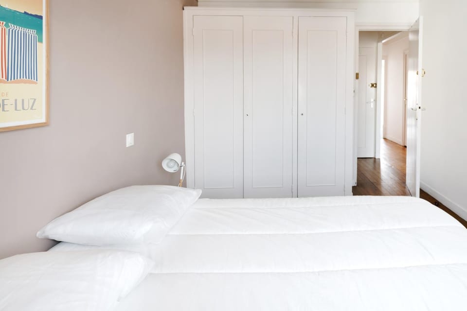 Property building, Living room, Bedroom