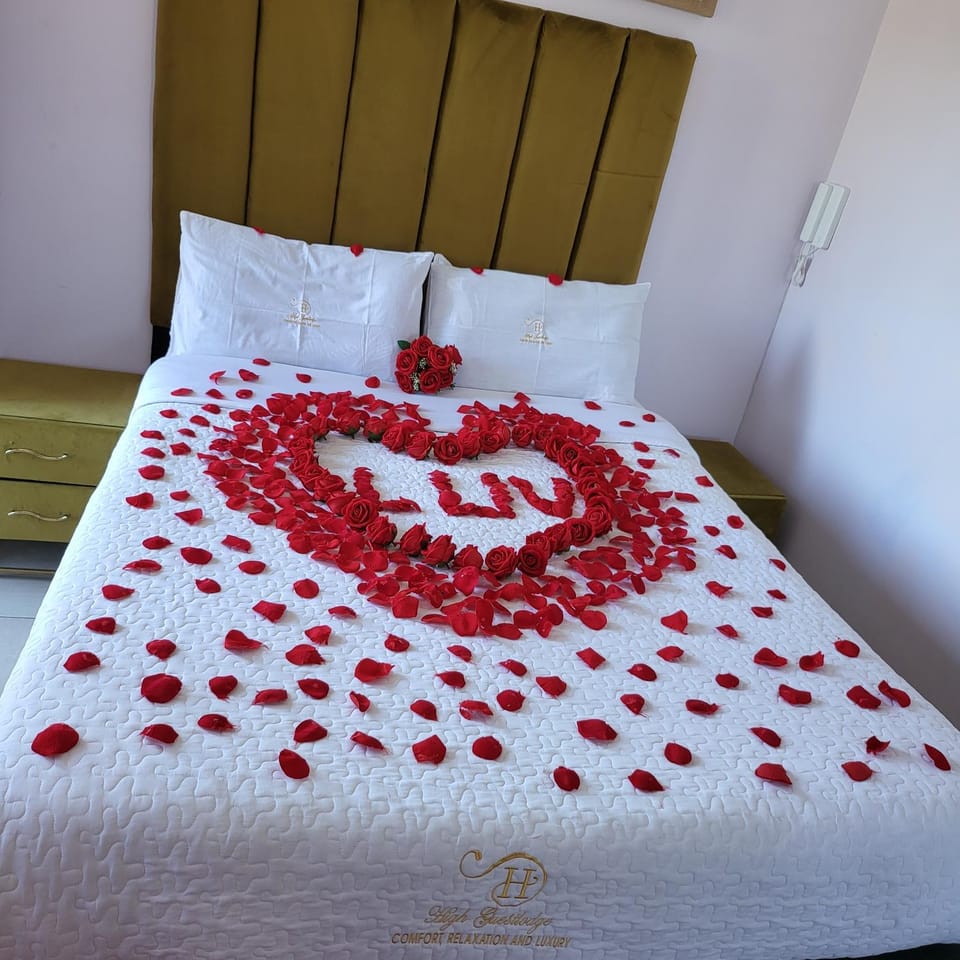 High BnBGuestlodge Bed and Breakfast in Gauteng