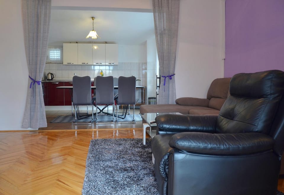 Living room, Lounge or bar