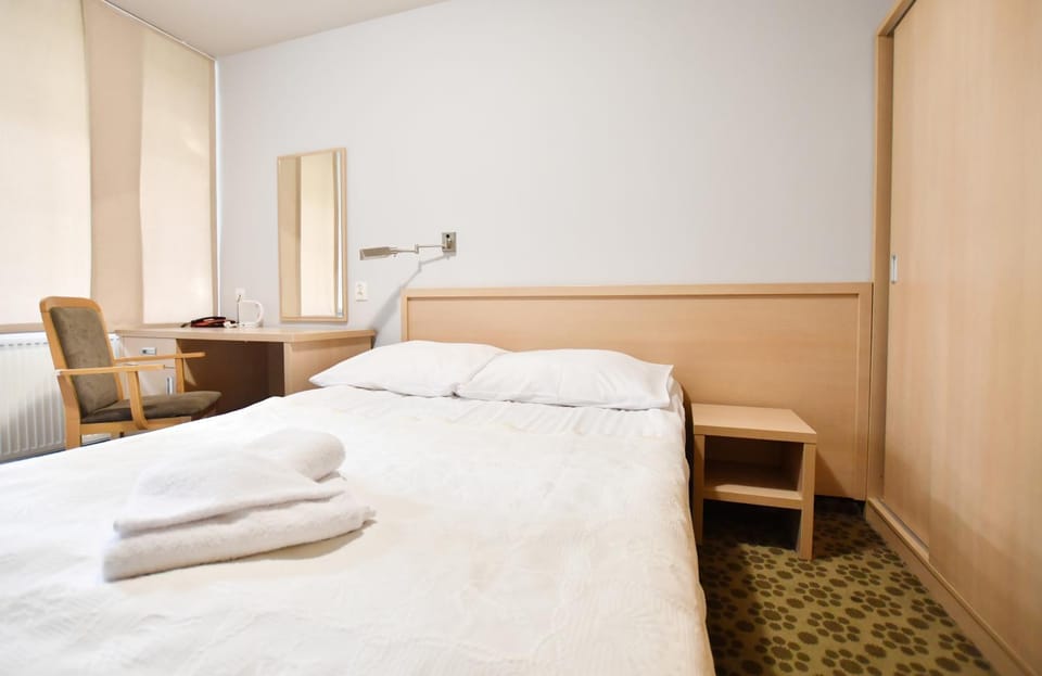 Spring, Bed, Day, Night, People, Winter, Summer, Hot Tub, Massage, Balcony/Terrace, Banquet/Function facilities, Beach, Autumn, On site, Meeting/conference room, Pets, Street view, Street view, Sunrise, Sunset, Family, Family