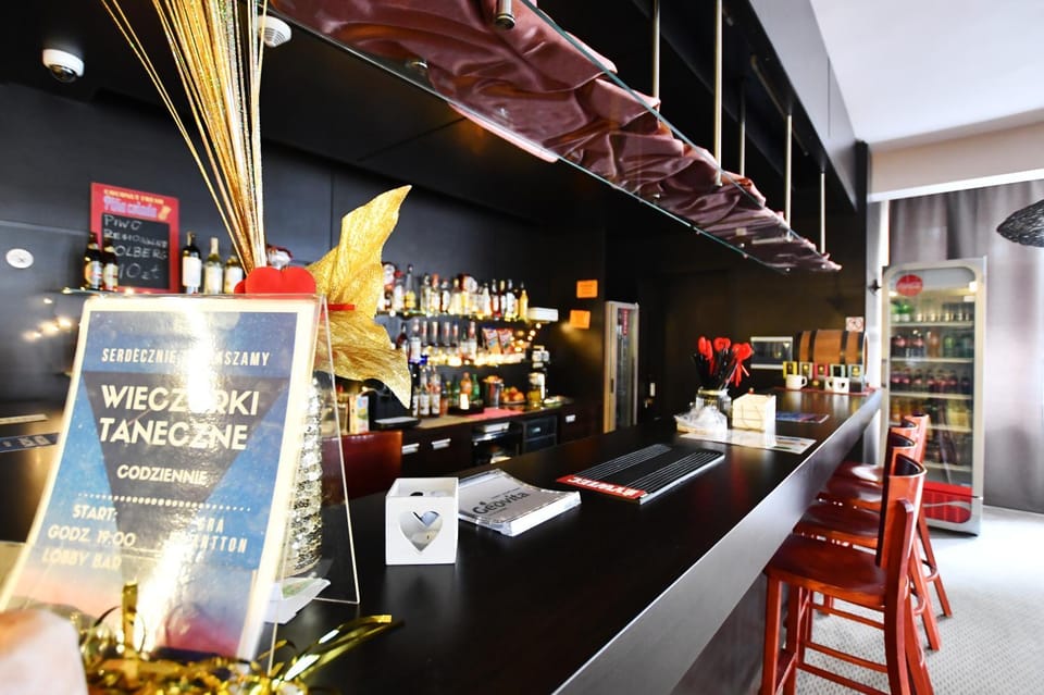 Spring, Day, Night, People, People, Winter, Summer, Lounge or bar, Autumn, On site, Food, Area and facilities, Alcoholic drinks, Non alcoholic drinks, Sunrise, Sunset, Family