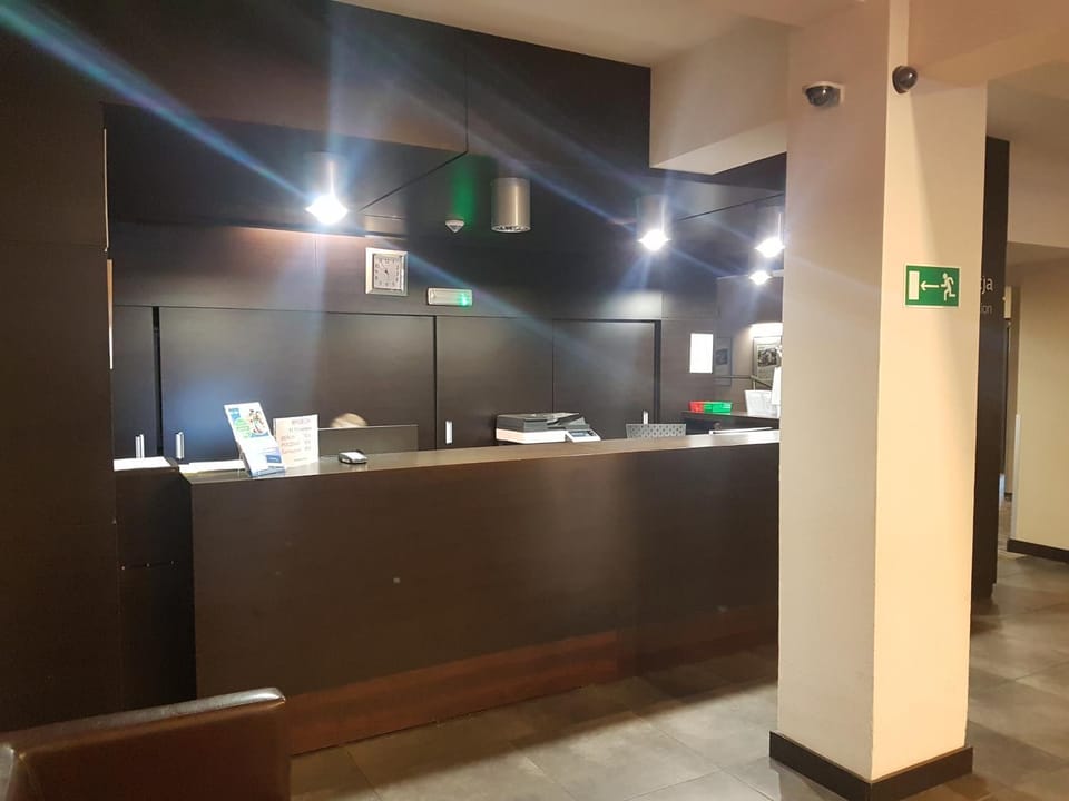 Staff, Staff, Spring, Day, Night, People, Natural landscape, Winter, Summer, Lobby or reception, Lounge or bar, Banquet/Function facilities, Beach, Autumn, On site, Swimming pool, Swimming pool, Sunrise, Sunset, Family