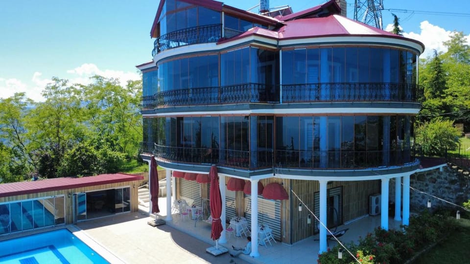Trabzon manzaralı havuzlu villa Villa in Turkey