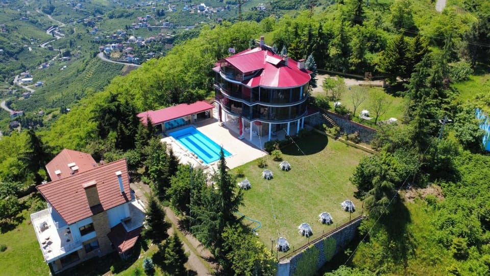 Trabzon manzaralı havuzlu villa Villa in Turkey