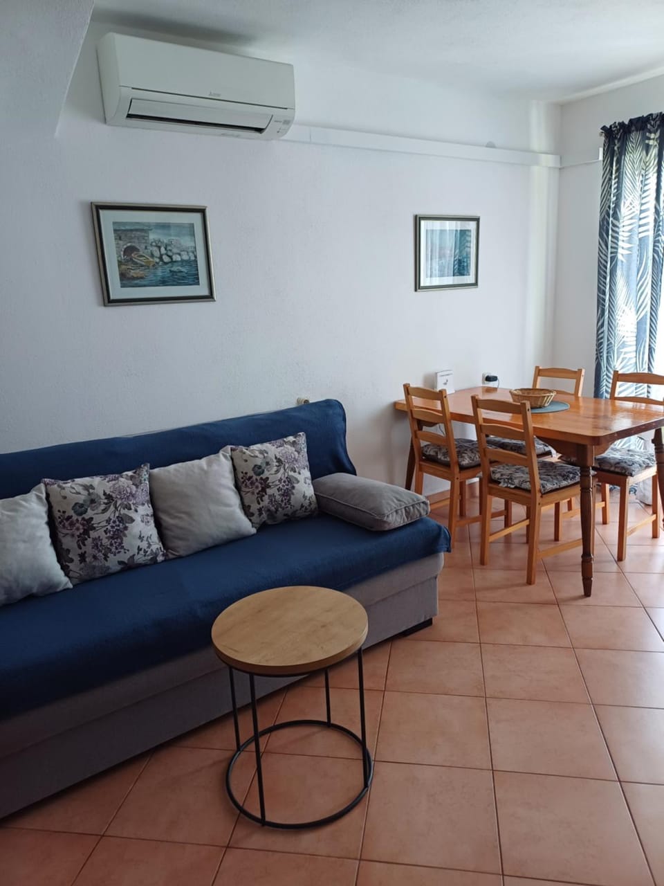 Living room, Seating area, Dining area, air conditioner