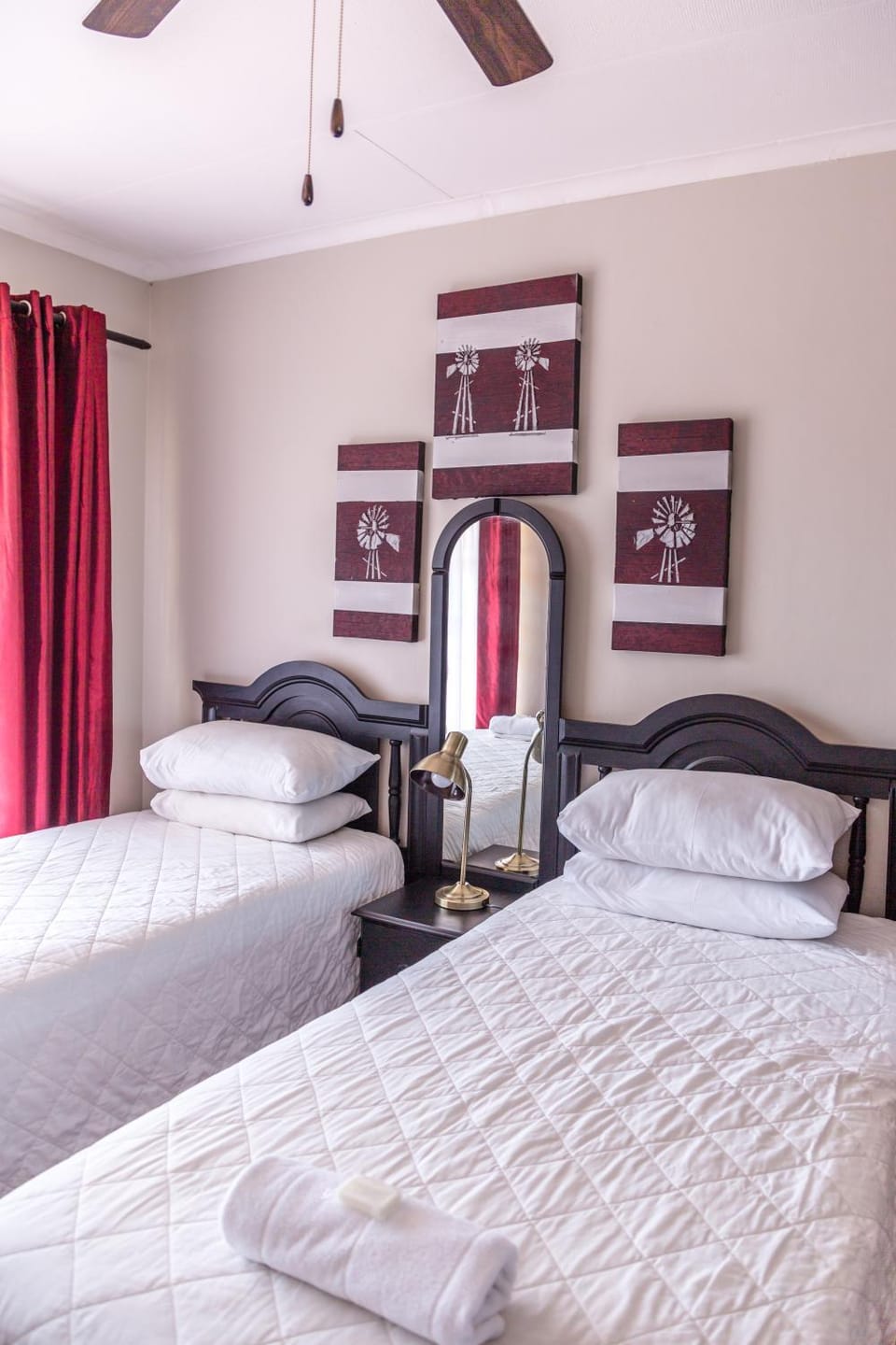 Photo of the whole room, Bedroom