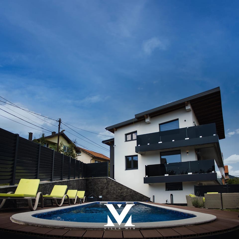 Property building, Pool view, Swimming pool, Swimming pool, Sunrise, Sunset