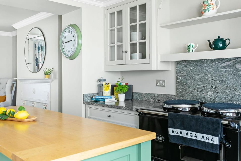 Kitchen or kitchenette, oven, stove