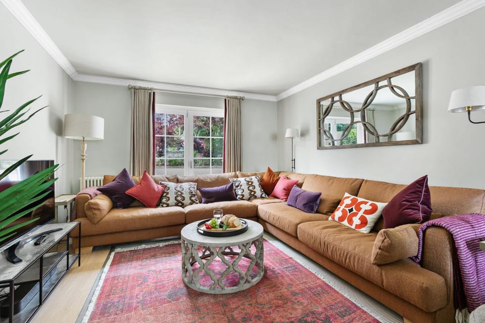 TV and multimedia, Living room, Seating area, internet