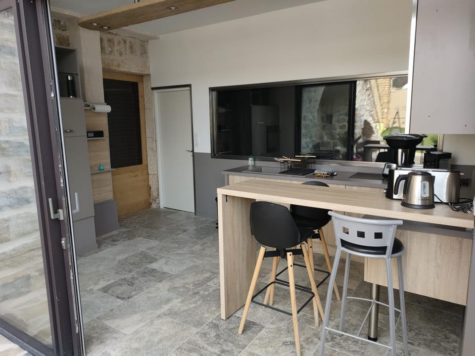 Patio, Coffee/tea facilities, Kitchen or kitchenette, Dining area