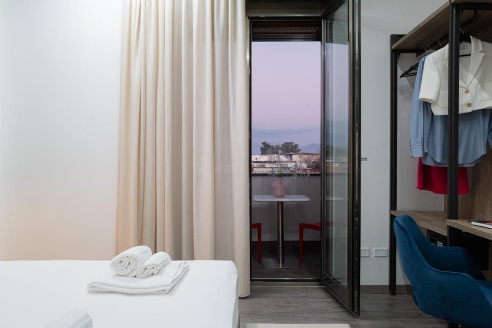 View (from property/room), Balcony/Terrace, Bedroom, hair dresser