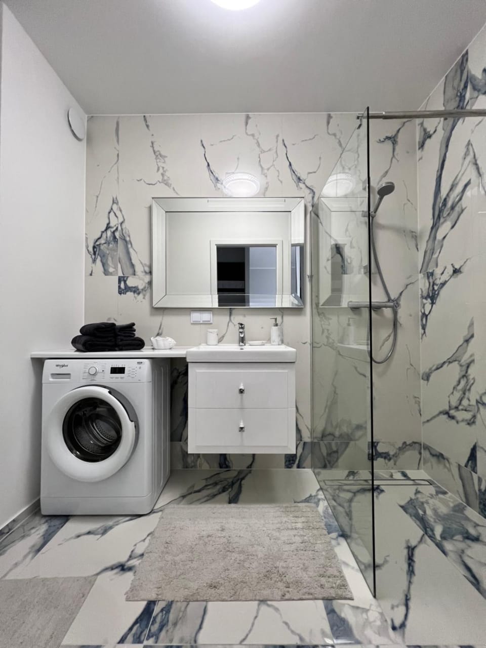 Bathroom, washing machine