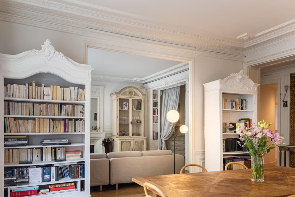 Luxurious 4 Bedroom Apartment next to The Eiffel Tower Apartment in Paris