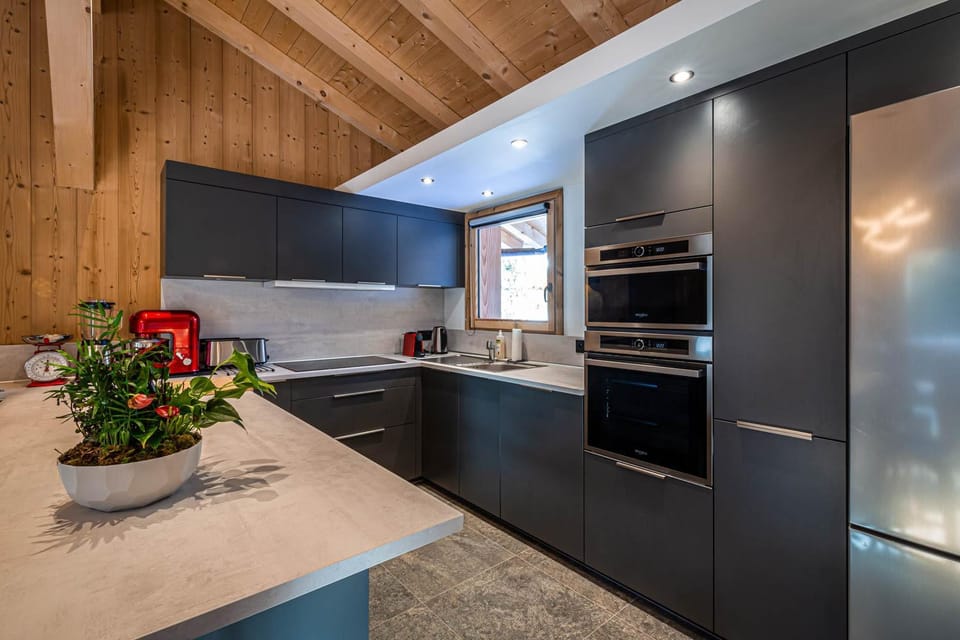 Kitchen or kitchenette, dishwasher, oven, stove