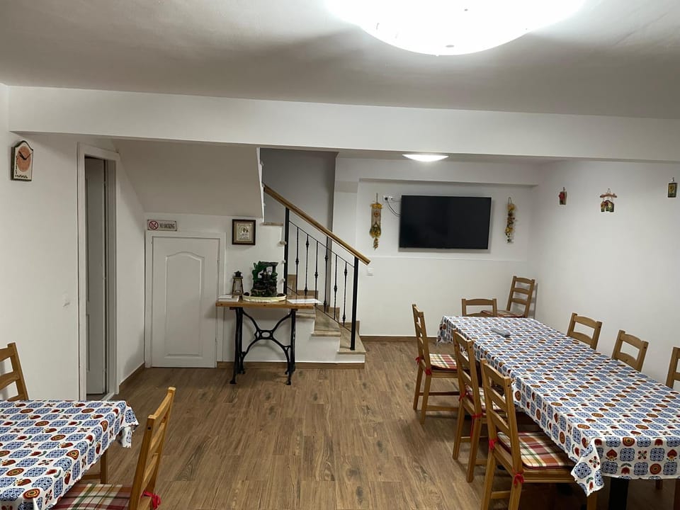 Communal lounge/ TV room, Dining area