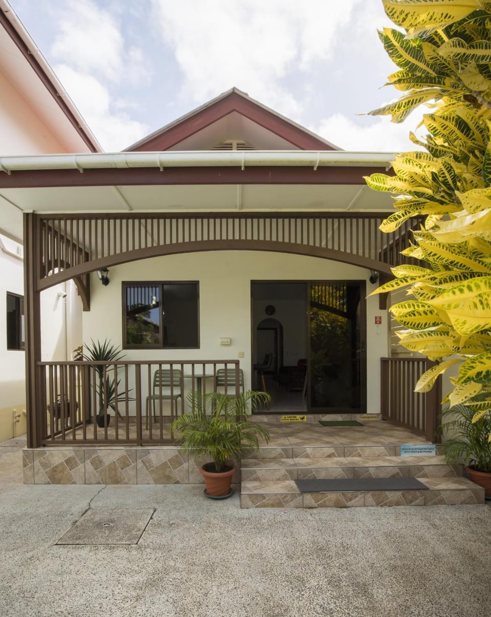 Facade/entrance, Balcony/Terrace