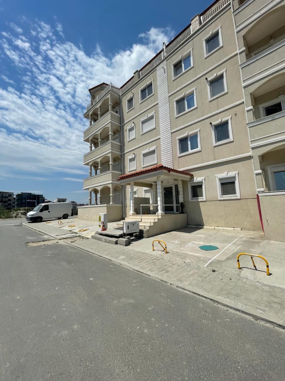 Property building, Neighbourhood