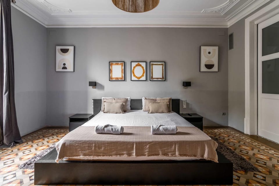 The Collection Barcelona - Plaza Urquinaona Spacious 3BD 2 5BTH Catalan home Apartment in Barcelona