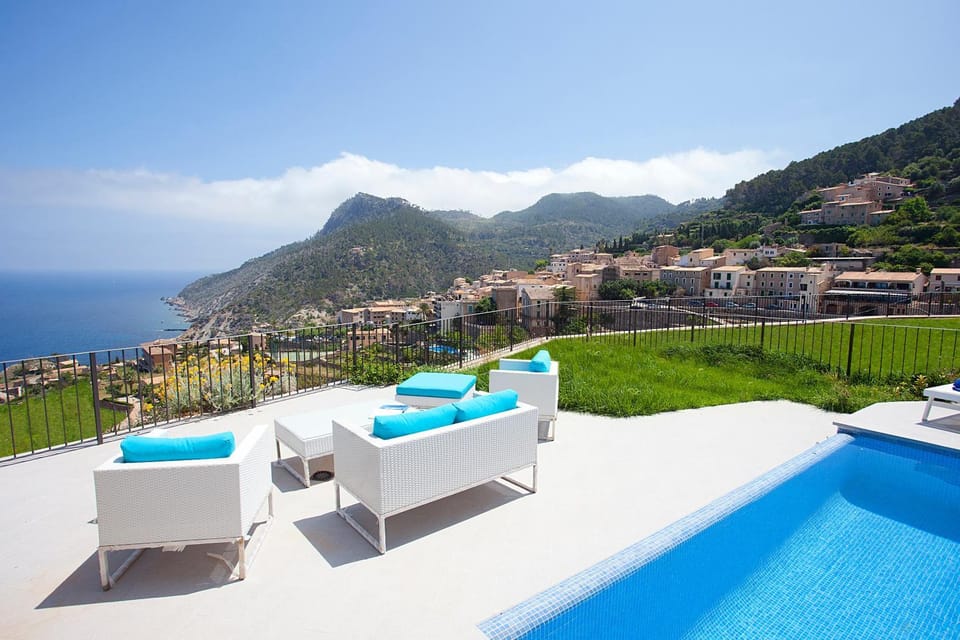 Property building, Balcony/Terrace, Living room, Swimming pool