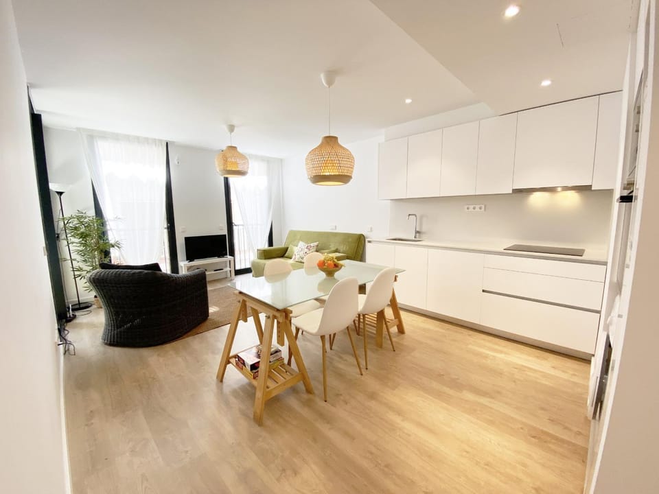 Kitchen or kitchenette, Living room, Seating area, Dining area, Communal kitchen