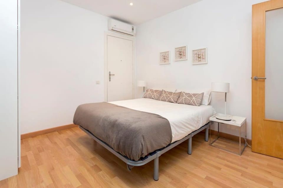 The Collection Barcelona - Spacious and Elegant 4 Bedroom with Private Terrace Apartment in Barcelona