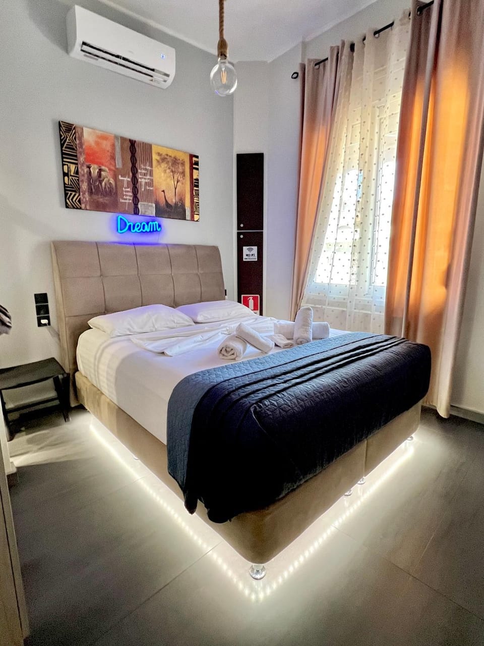 Bed, Photo of the whole room, Bedroom, air conditioner
