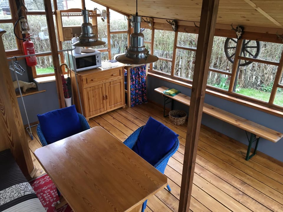Seating area, Dining area