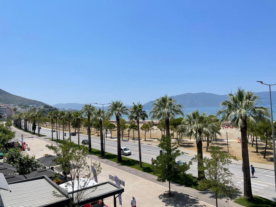 Sea view, Street view