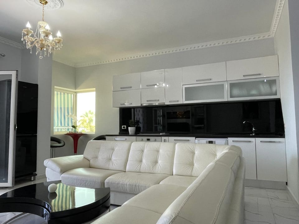 Kitchen or kitchenette, Seating area