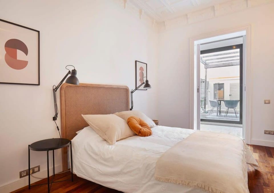 The Collection Barcelona - Classy 3BD - 2BTH with private patio in Eixample Apartment in Barcelona