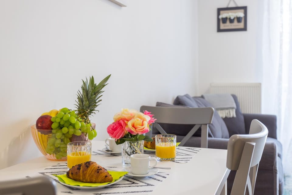 Food and drinks, Dining area