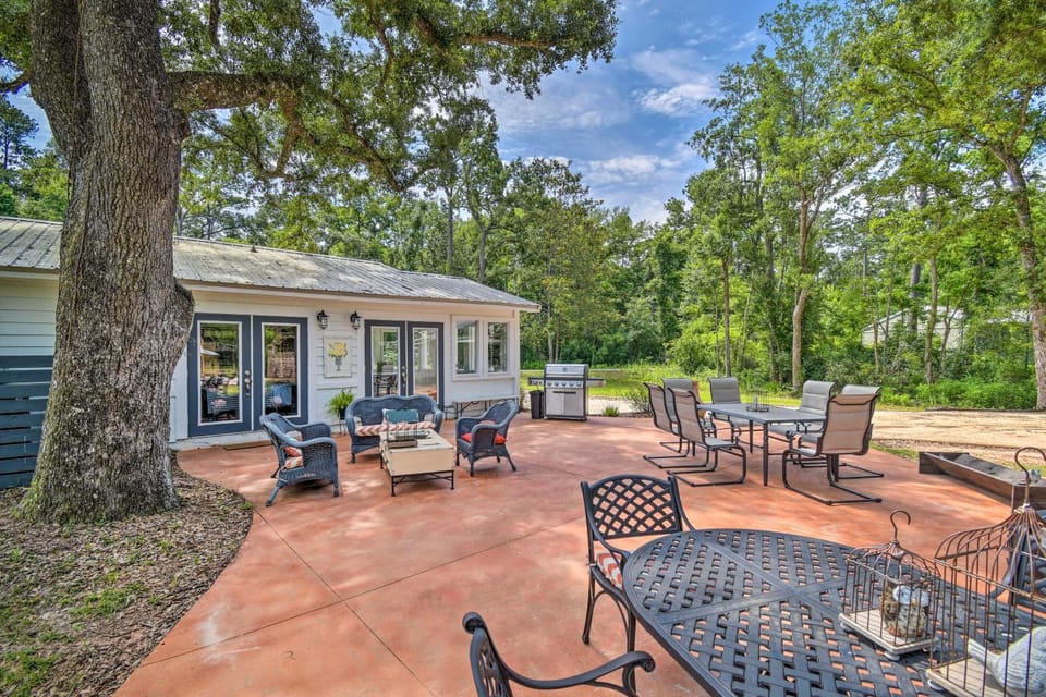 Riverside New Magnolia Springs Home w/ Dock, Beach House in Alabama