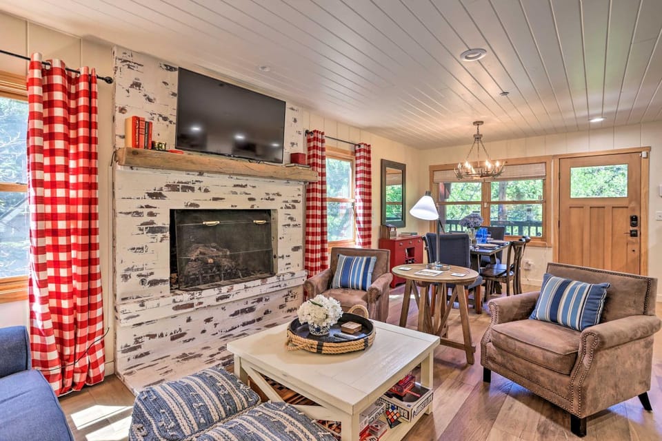 Steps to Lake: Cabin w/ Deck in Lake Arrowhead Cabin in Lake Arrowhead