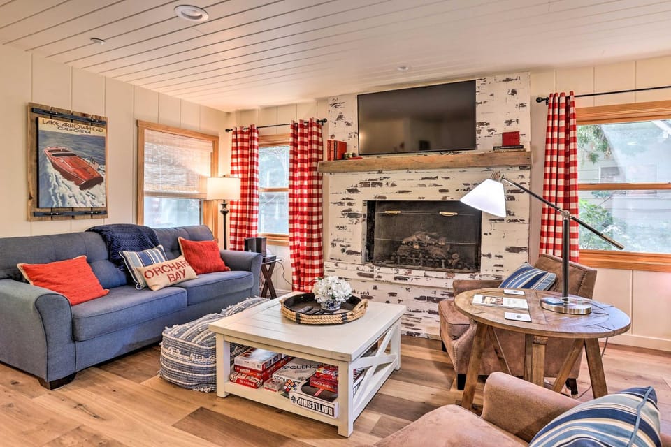 Steps to Lake: Cabin w/ Deck in Lake Arrowhead Cabin in Lake Arrowhead