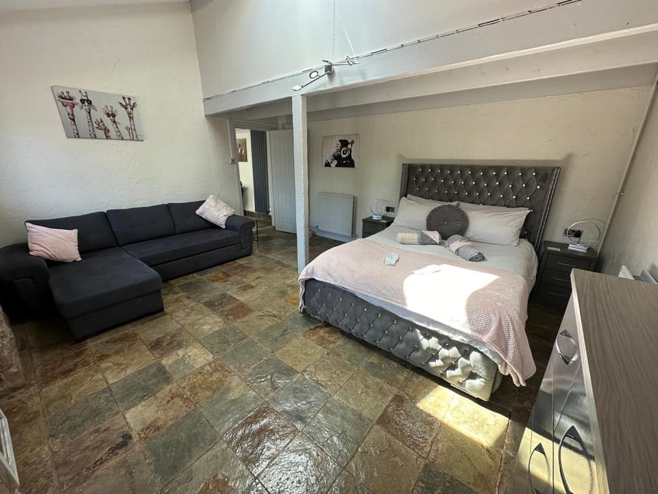 Bed, Living room, Seating area, Bedroom