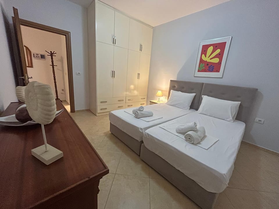 Bed, Photo of the whole room, Bedroom, Family, Family, towels, wardrobe