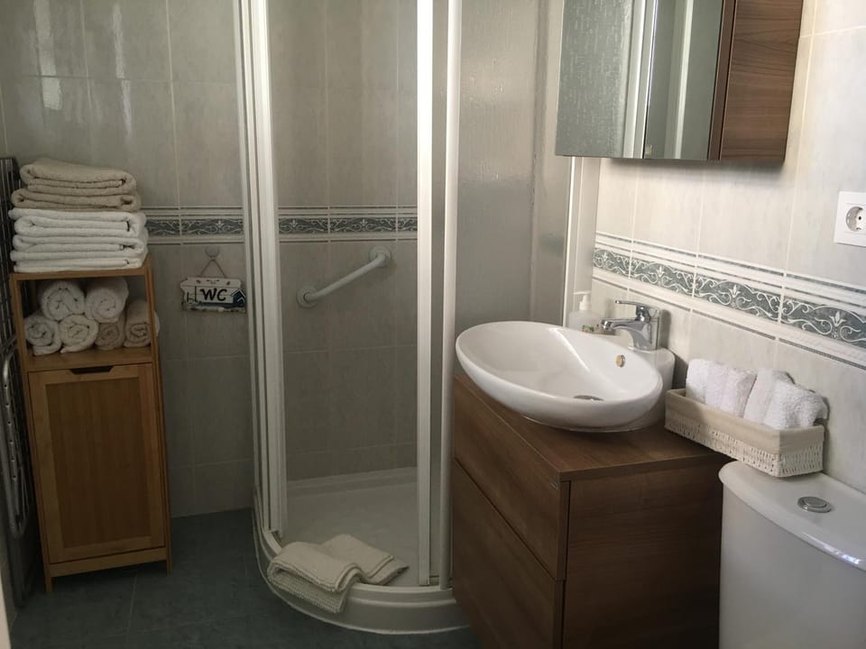 Bathroom, towels