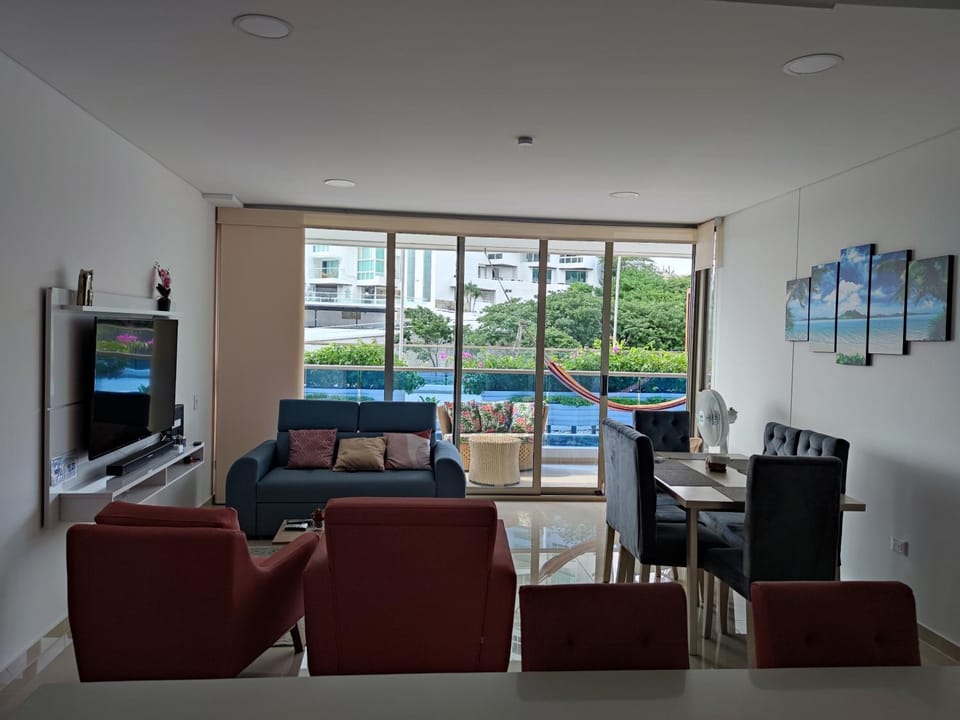 Communal lounge/ TV room, TV and multimedia, Living room, Dining area