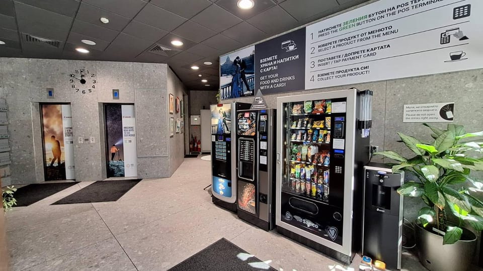 Lobby or reception, vending machine, elevator