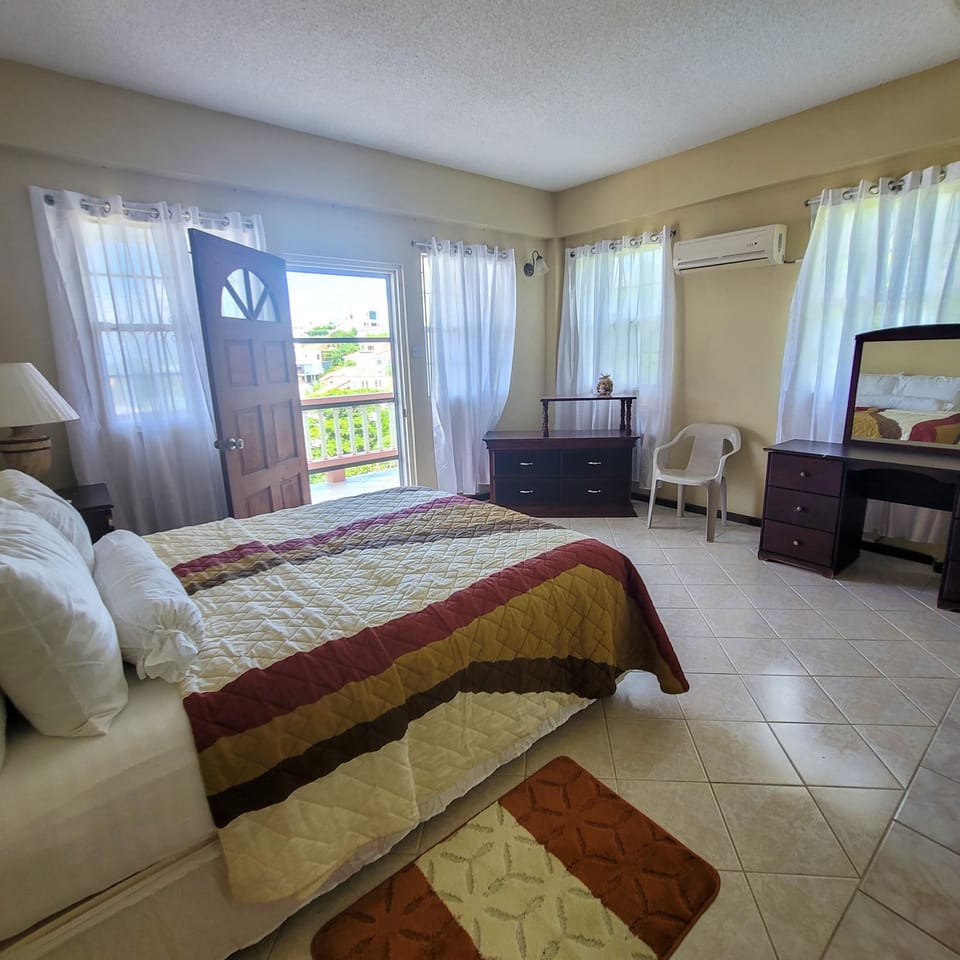 Venance Grand Yer apt 2 Enjoys Sea Views in Rodney Heights Apartment in Caribbean