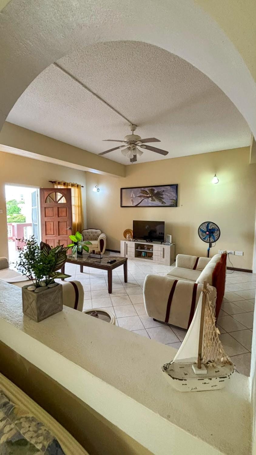 Venance Grand Yer apt 2 Enjoys Sea Views in Rodney Heights Apartment in Caribbean