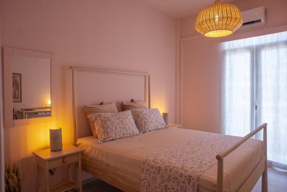 Bed, Photo of the whole room, Bedroom, air conditioner