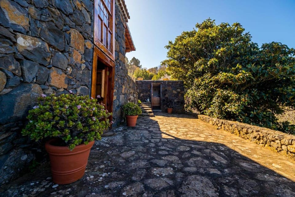 Media Luna Cottage House in La Palma